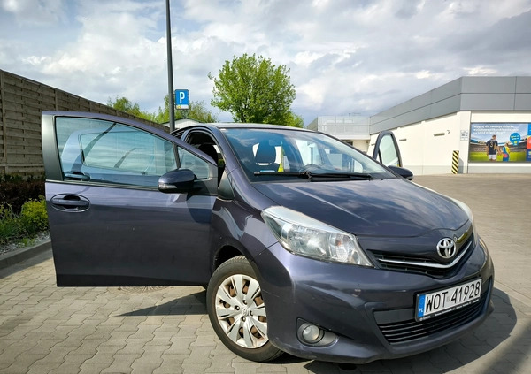 Toyota Yaris cena 23500 przebieg: 203846, rok produkcji 2012 z Otwock małe 121